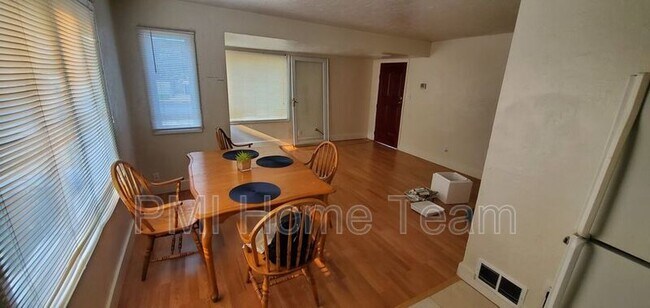 Building Photo - 889 Bel Mar Dr