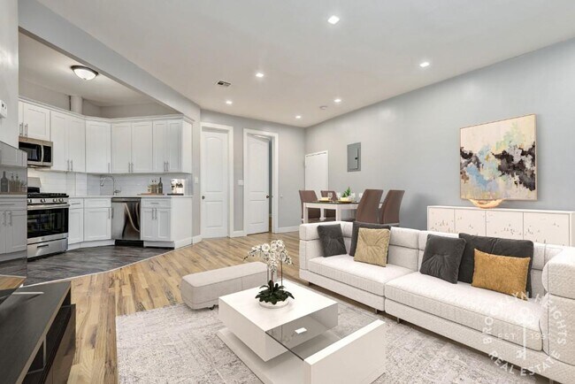 Foto del edificio - Renovated 3BR 1 Bath with W/D in unit - Du...