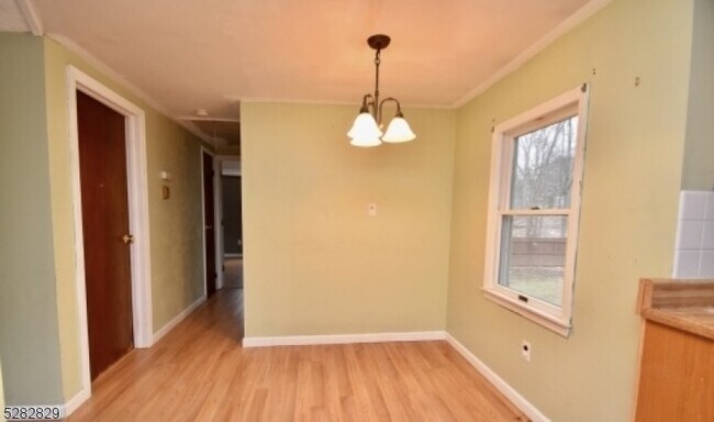 Building Photo - 3 Maple Ave