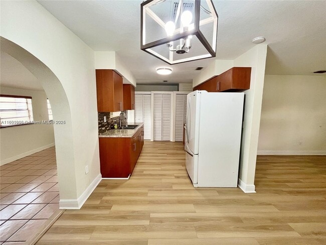 Foto del edificio - 1351 W 34th St