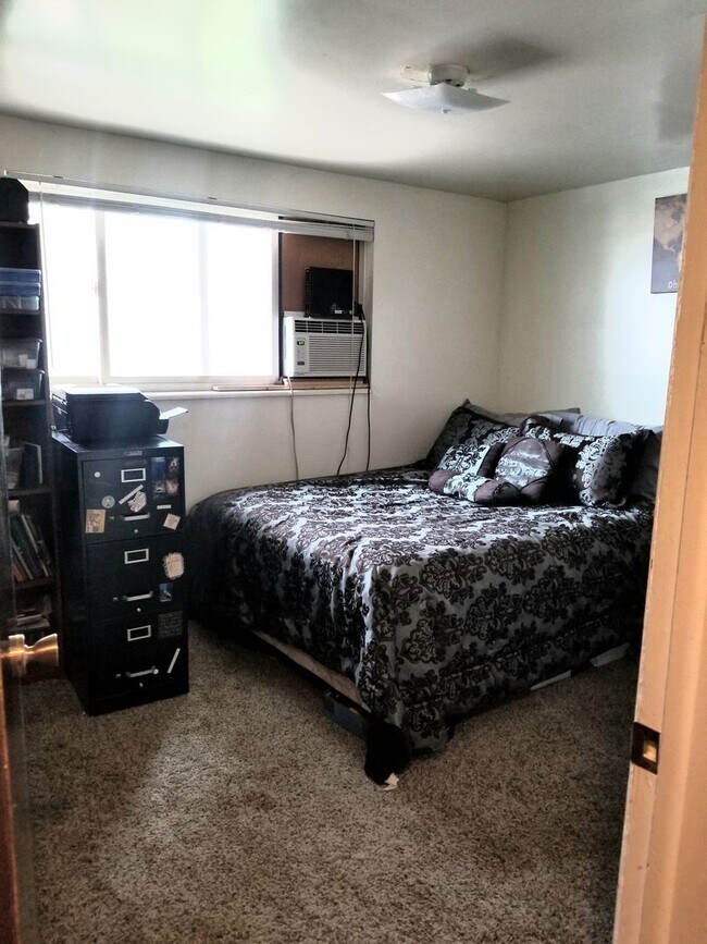 Foto del edificio - 2 Bed 1 Bath Orem Apartment by Orem Library