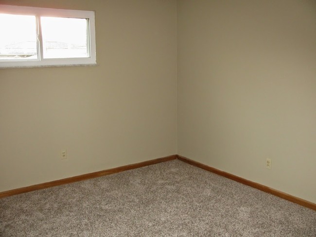 Building Photo - 3599 Ridgewood Dr