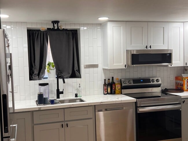 Photo - Mt Baker lower unit 2 bed and 1 bath next ... House