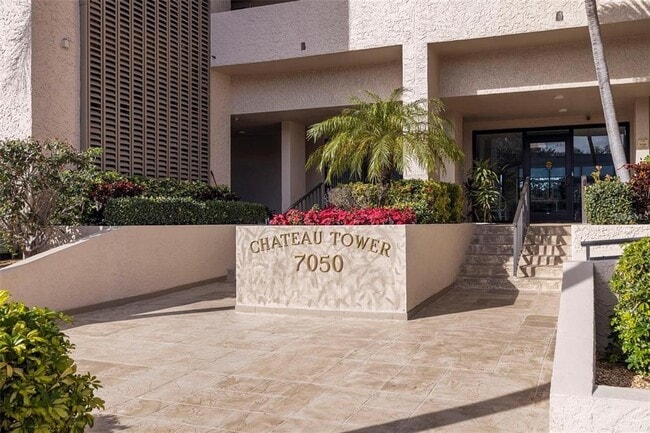 Building Photo - 7050 Sunset Dr S