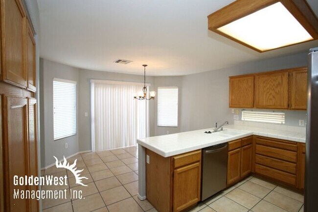 Foto del edificio - Newly Remodeled 3Bdm 2.5 Ba Home with Huge...