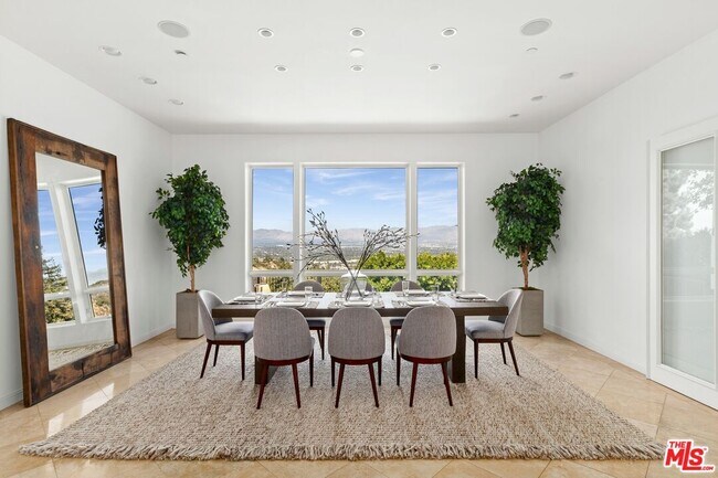 Building Photo - 14435 Mulholland Dr