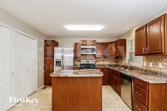 Foto del edificio - 4923 Shady Pine Dr