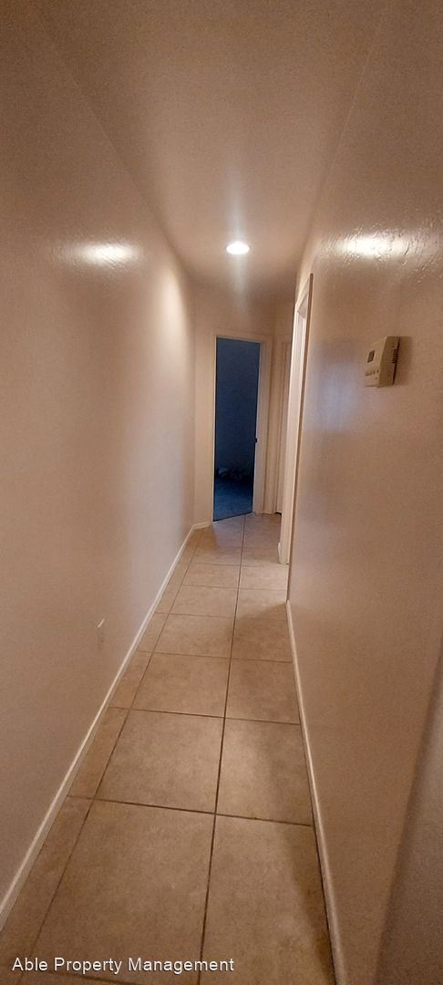 Foto del edificio - 3 br, 2 bath House - 9510 Millikan Way