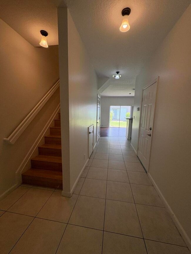 Building Photo - 3122 Coral Ridge Dr