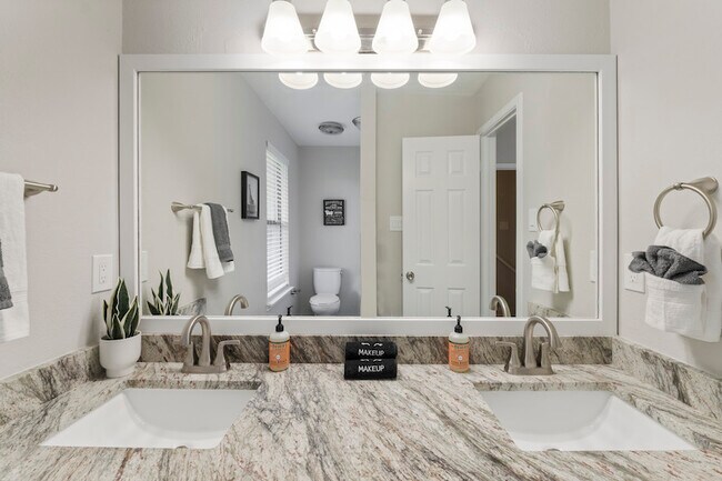 Foto del edificio - 2216 Silverleaf Ln