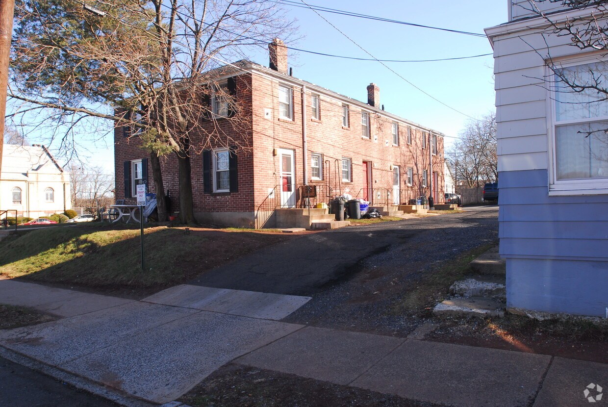Building Photo - 200 Comstock St