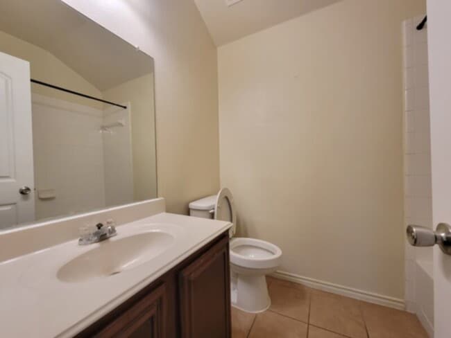 Building Photo - 3 BEDROOM IN SEAGOVILLE***