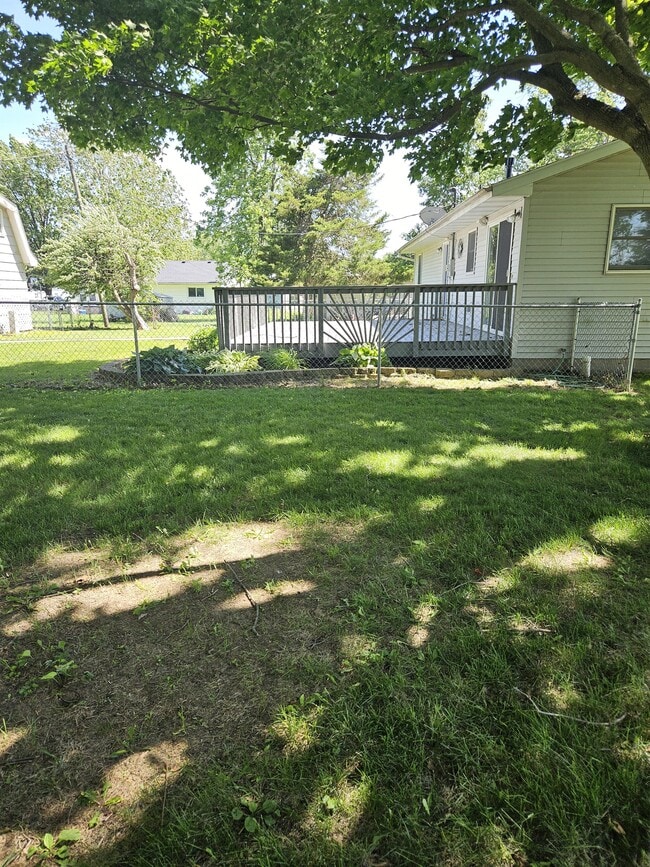Building Photo - 711 N Hemlock St