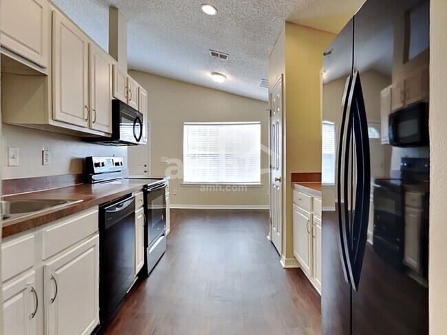 Building Photo - 1629 Sugarpine Dr
