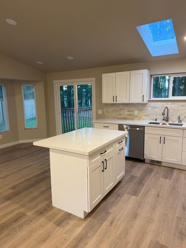 Foto del edificio - COMING SOON!!  Private, Adorable, Clean and completely Remodeled