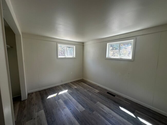 Building Photo - 3 bedroom 1 bath house