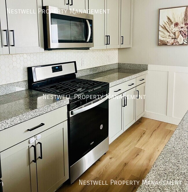 Building Photo - Upgraded Spring Run Townhome in Eagle Moun...