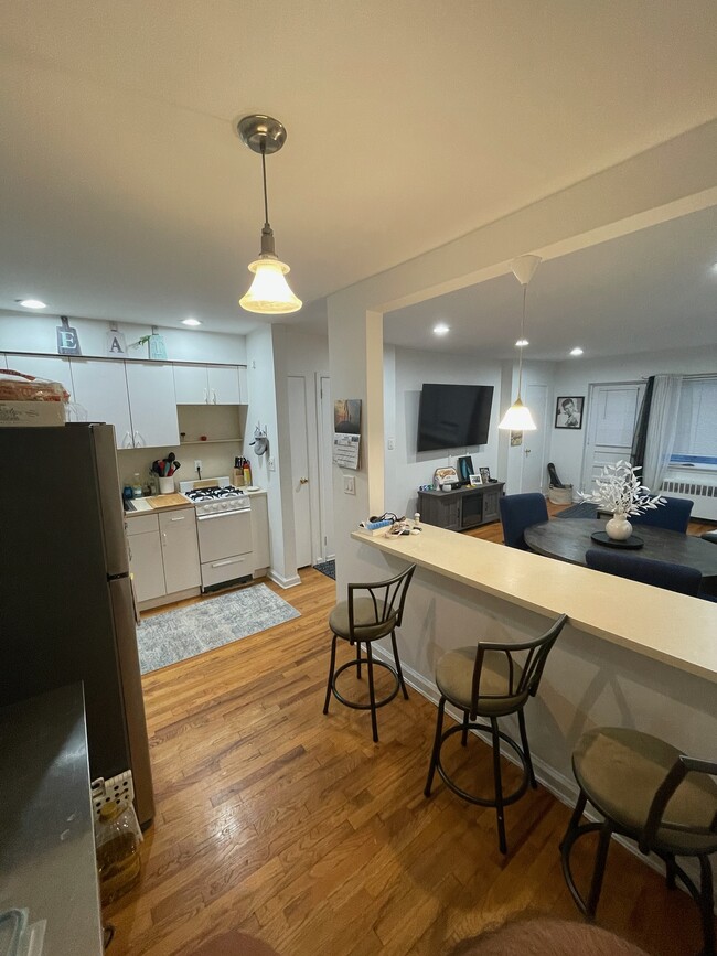 Kitchen/Dining Room - 625 E Broadway