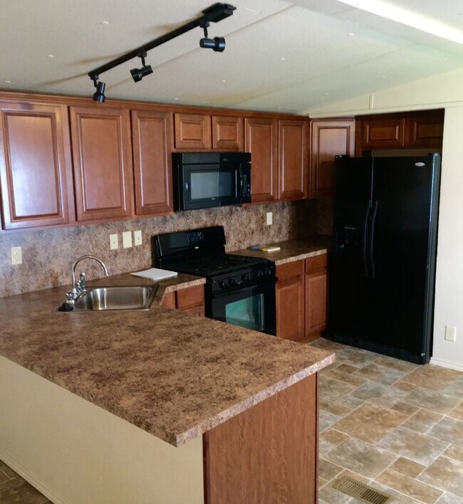 Foto del edificio - 2918 SW J Ave Mobile Home