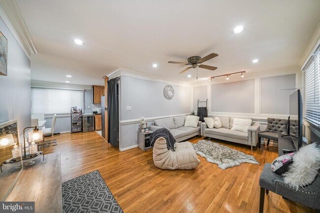 Building Photo - 7402 Conway Ct