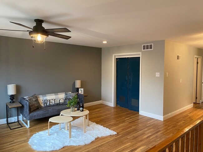 Building Photo - Wonderful Home for Rent in the Heart of the Hill!