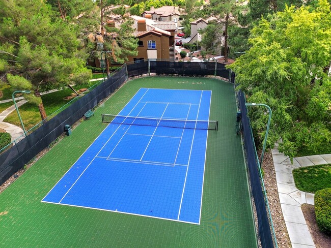 Foto del edificio - Upgraded 1 Bedroom Condo in Gated Communit...