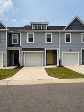 Building Photo - 2608 B Sailor Rose
