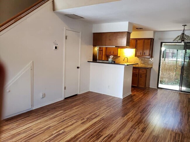 Foto del edificio - 5604 Woodrow Ave