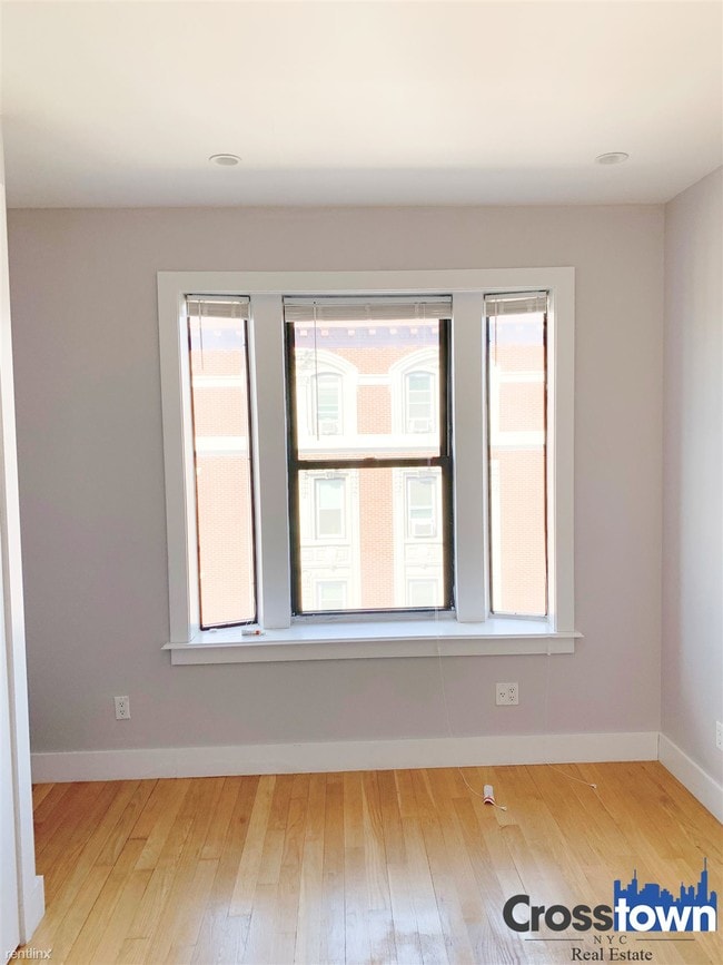 Building Photo - 6 br, 2 bath Apartment - 610 W 136th St