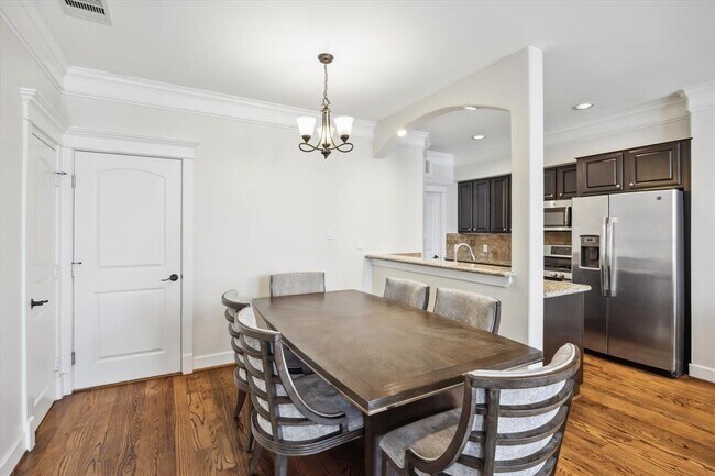 Foto del edificio - 211 W 25th St