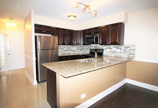 Building Photo - 511 Nicole Dr