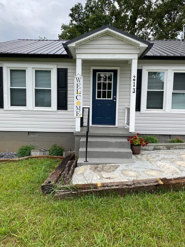 Front Covered Porch at Pints N Pillows - 213 Brittain Dr