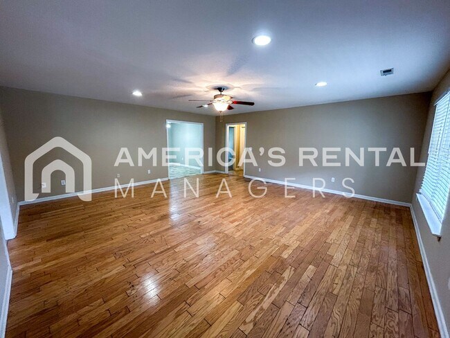 Building Photo - Home in McCalla!! - Available to View NOW!...