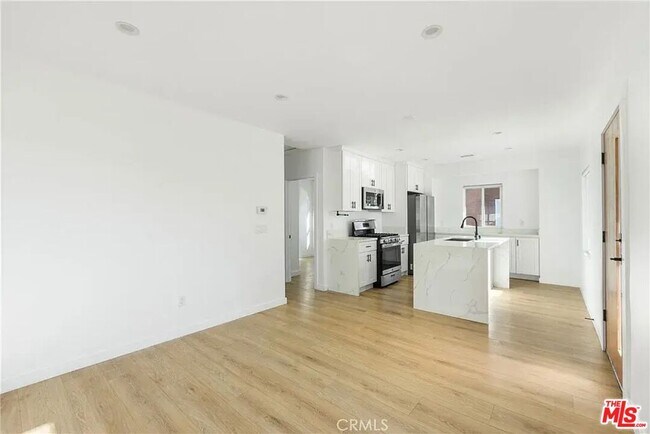 Foto del edificio - 935 E Fairview Blvd
