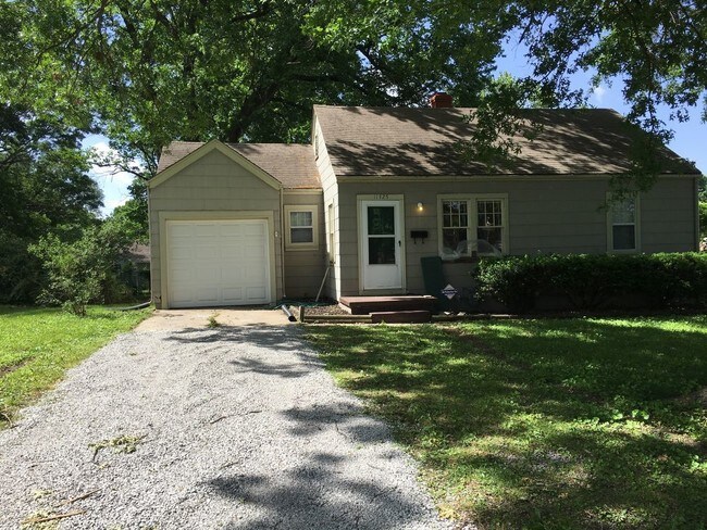 Building Photo - CUTE HOUSE IN INDEPENDENCE
