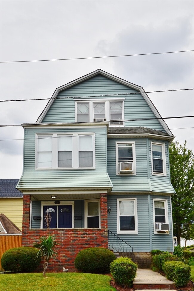 Building Photo - 70 Bennett Ave