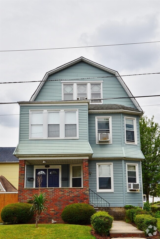 Building Photo - 70 Bennett Ave