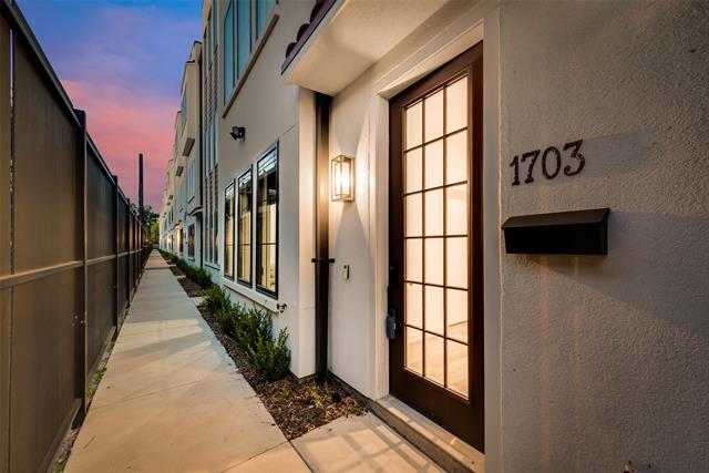 Building Photo - 1703 Novela Wy