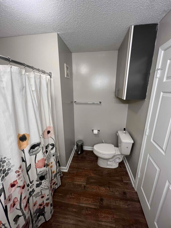 Foto del edificio - 831 Cedar Lake Rd