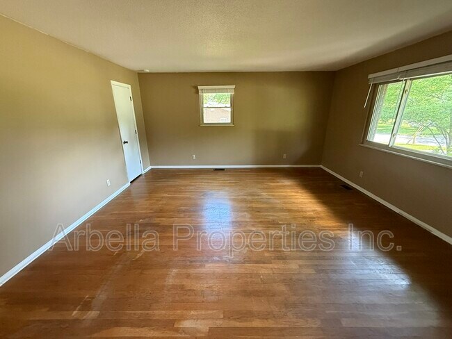 Building Photo - 2708 Granbrook Dr