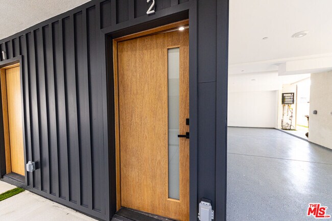 Foto del edificio - 5251 Agnes Ave