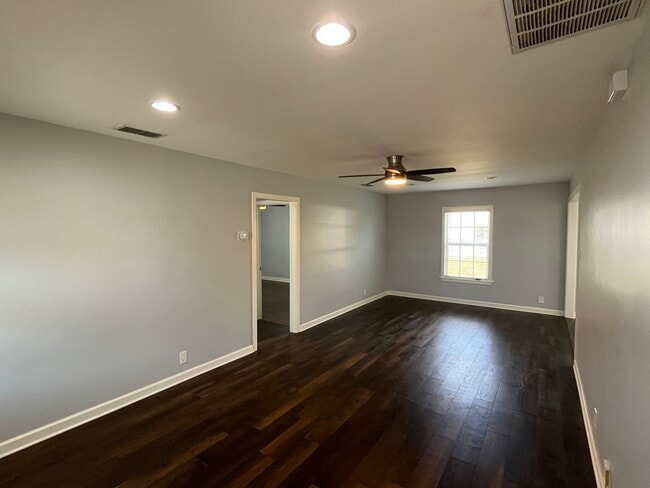 Building Photo - CENTRAL CITY TWO BEDROOM ONE BATH HOUSE!