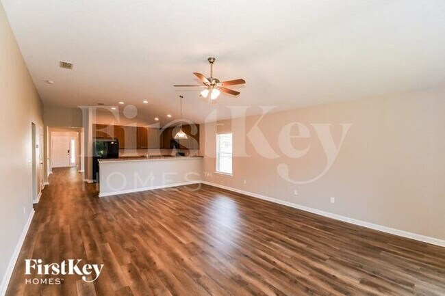 Foto del edificio - 588 Arborwood Dr