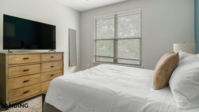 Building Photo - 20290 Park Lake View Dr
