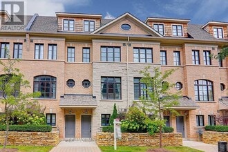 Building Photo - 260-260 Royalton Common