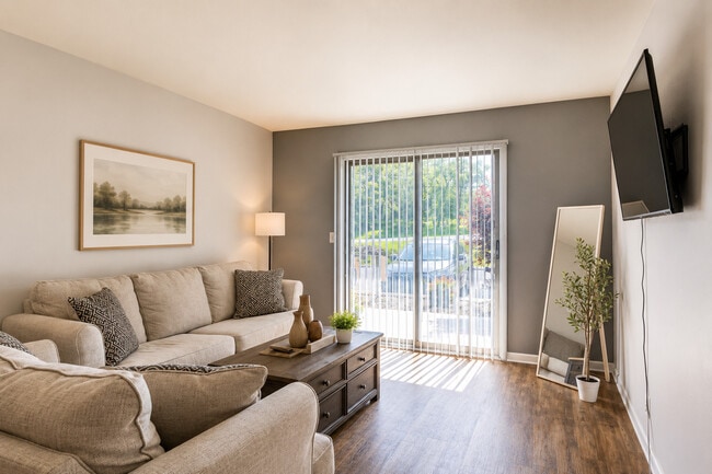 2BR, 1.5BA - 1155SF - Living Room - Highland Ridge Apartments