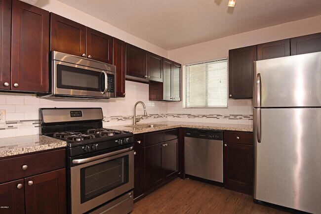 Photo - 502 E Mariposa St Apartment