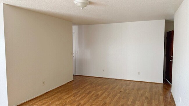Foto del edificio - Walking distance to San Joaquin Elementary