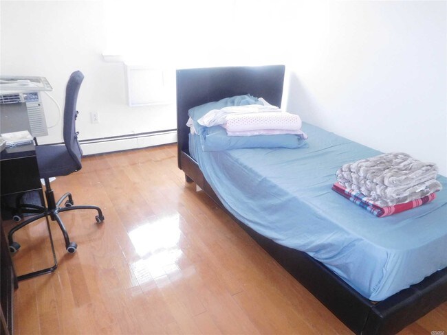Foto del edificio - 42-20-42235 235th St