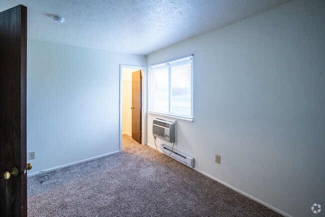 2 habitaciones, 1 baño - 750 pies cuadrados - A - Habitación - Drake Terrace III